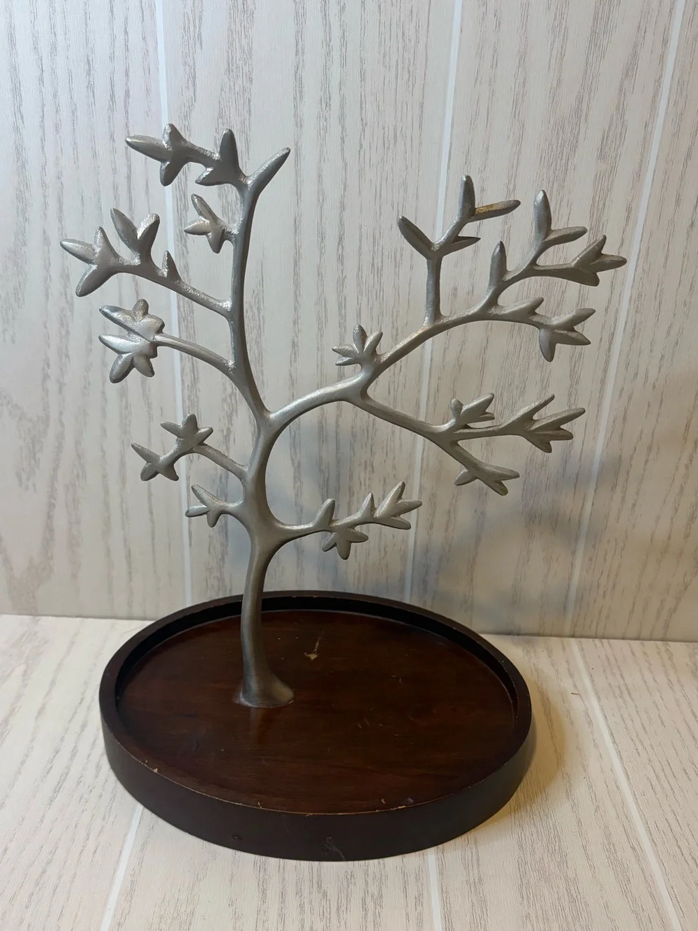 Decorative Metal Tree Jewelry Holder Stand Metal Necklace Organizer With Tray